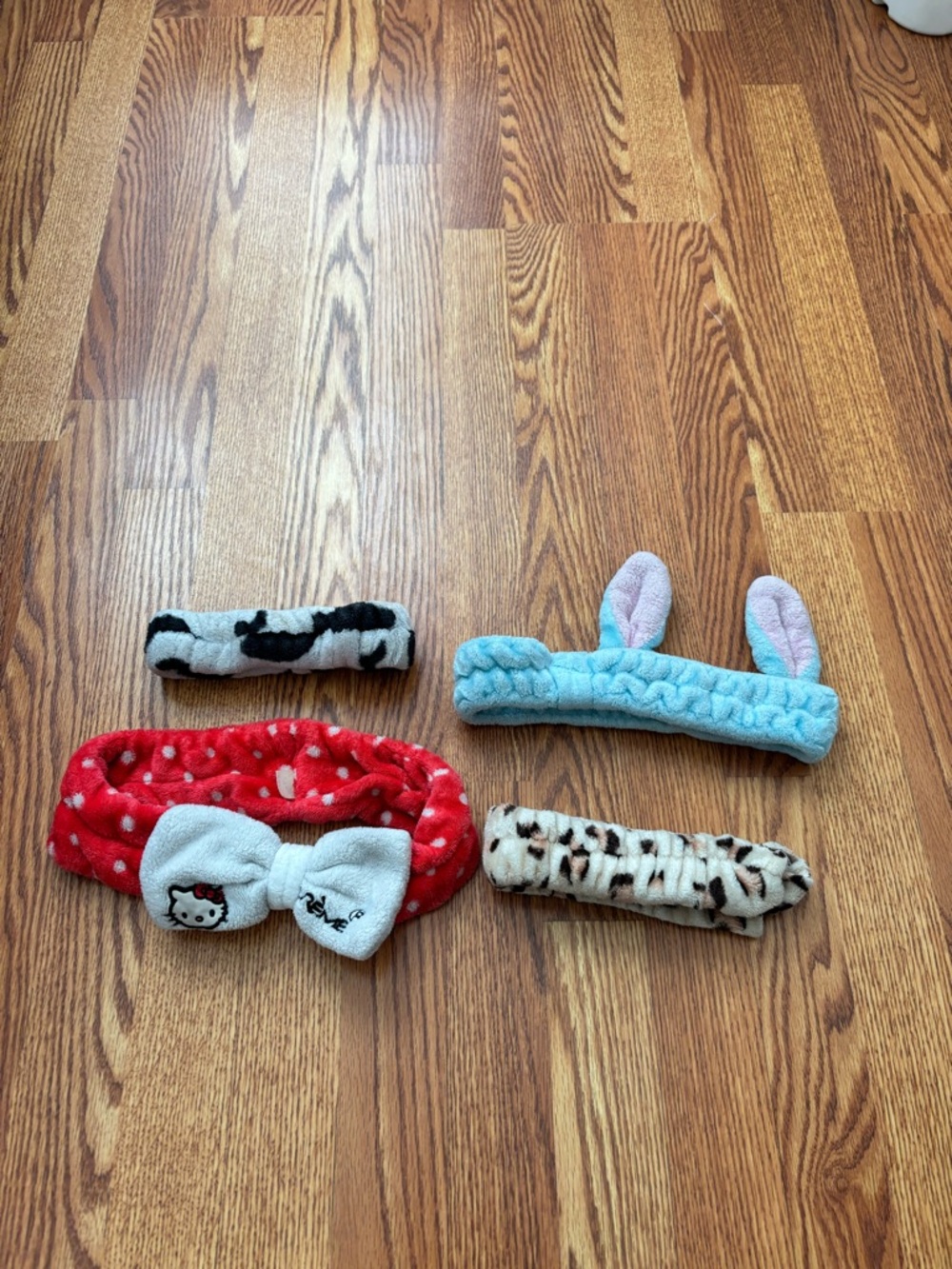 cute spa / makeup headbands set (4)
includes hello kitty